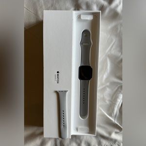 Apple iWatch SE 40MM Black Aluminum and Ceramic case. GPS. ***EUC***